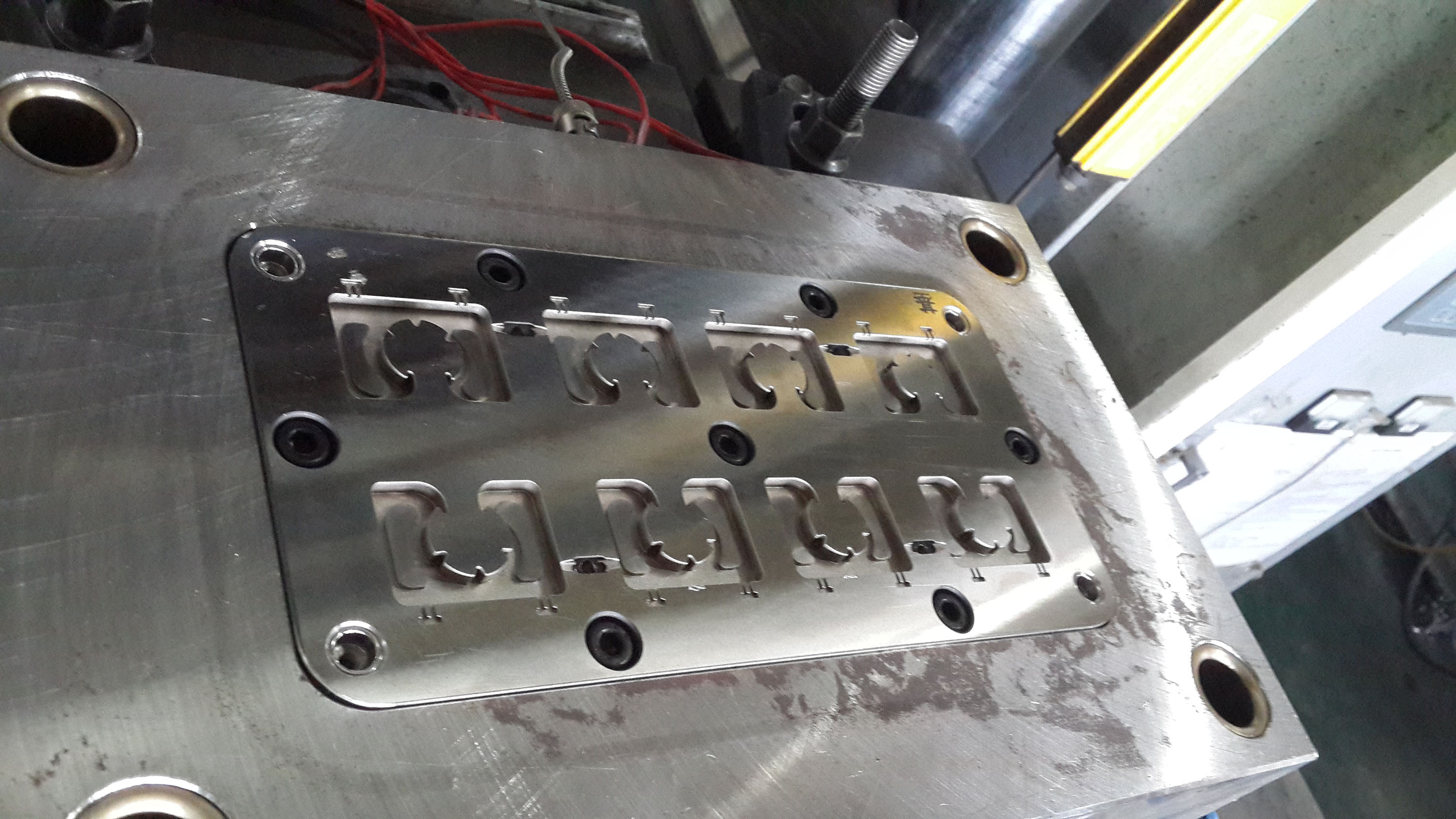 LSR bracket mould 