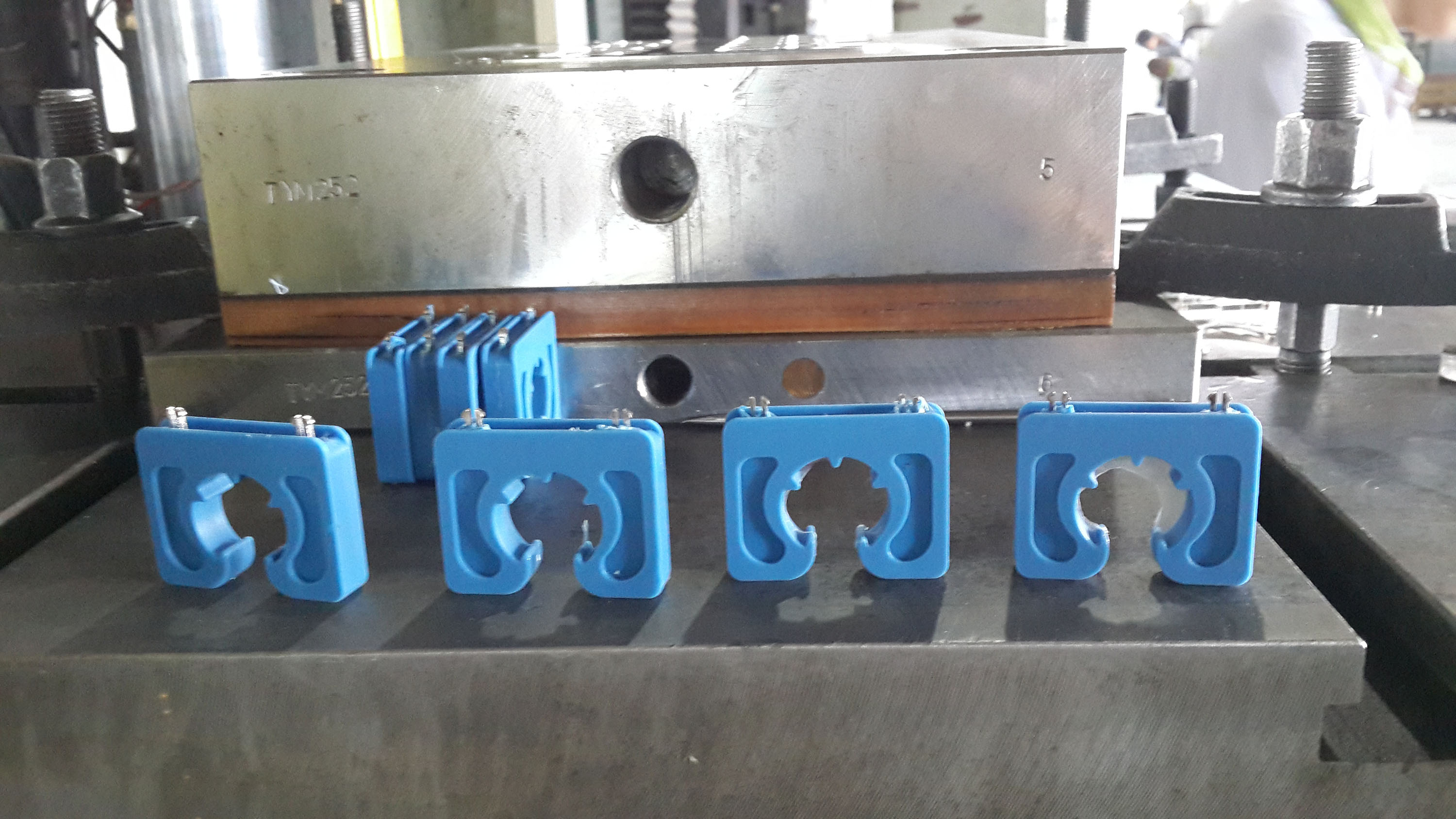 LSR bracket mould 